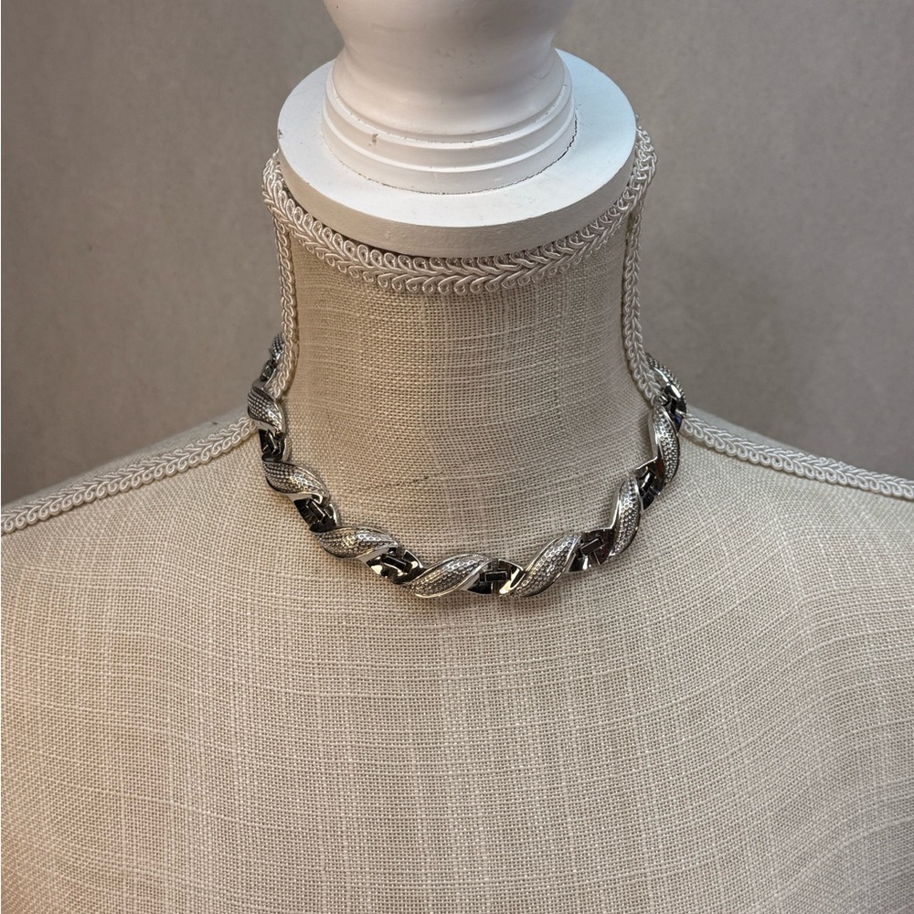 Elegant Silver Twist Necklace